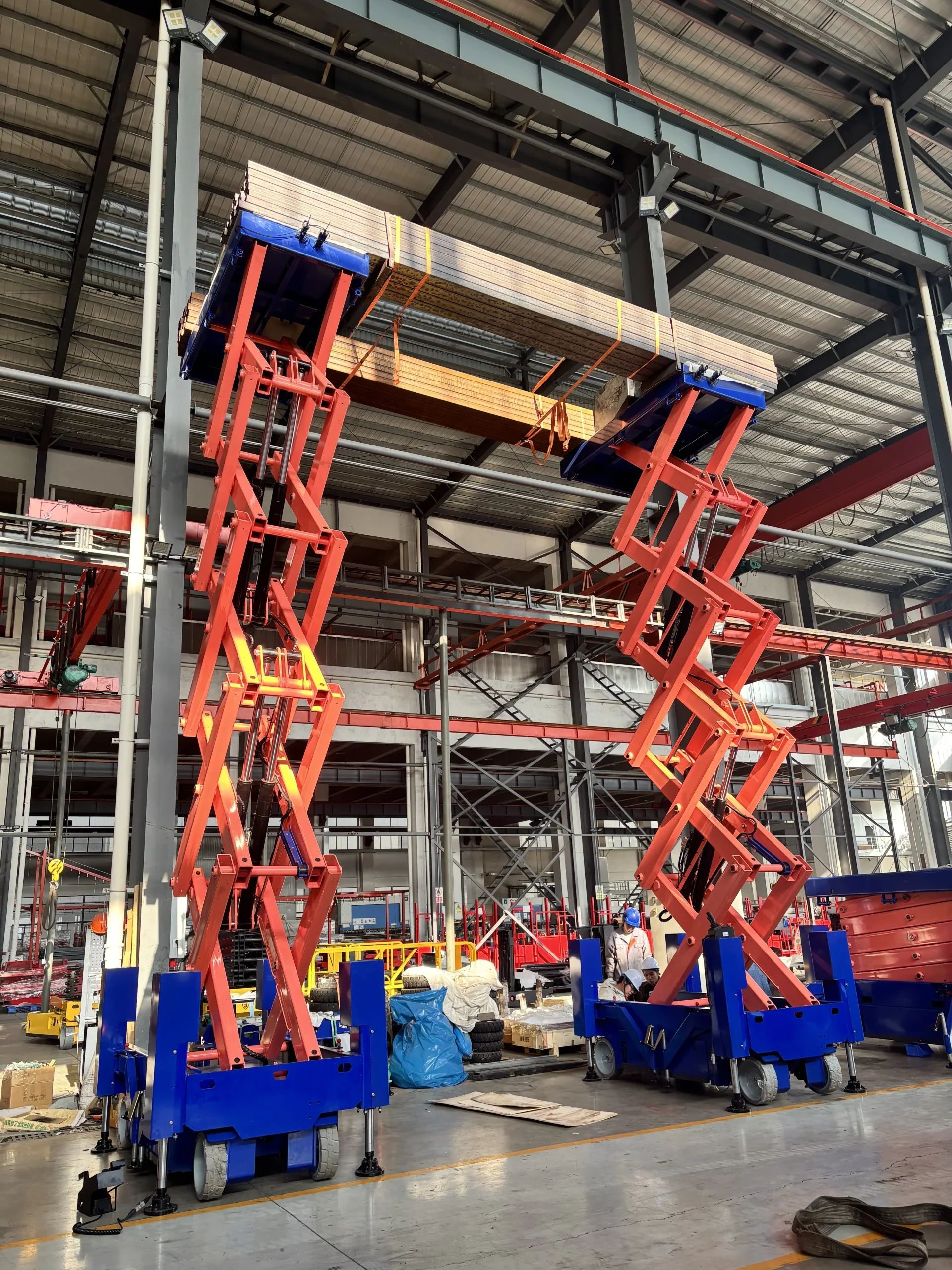 Singapore construction site synchronised scissor lift system — Chenlift custom build