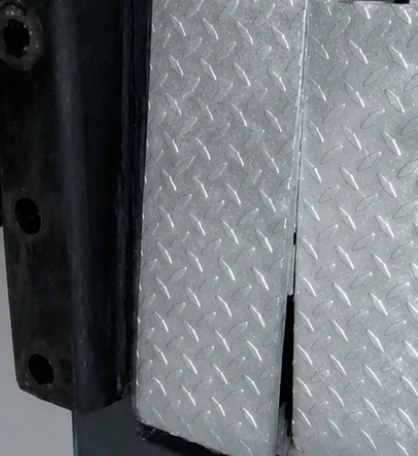 Dock leveler lip with side flaps